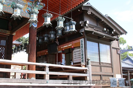 中山寺（兵庫県宝塚市）のお礼参り専用の受付窓口の様子